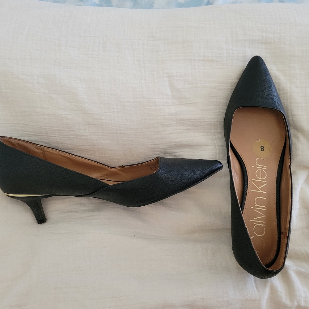 Calvin Klein Women's Pointed Toe Heel Pumps